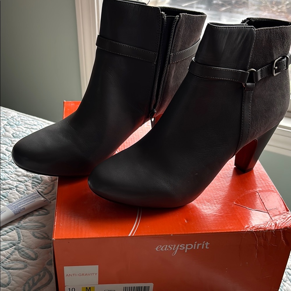 Easy Spirit Gray Ankle Booties with Side Zipper and Chunky Heel
